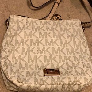 Micheal kors crossbody purse